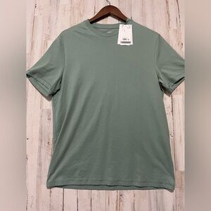 H&M Coolmax Regular Fit Coupe Standard Tee Size Medium